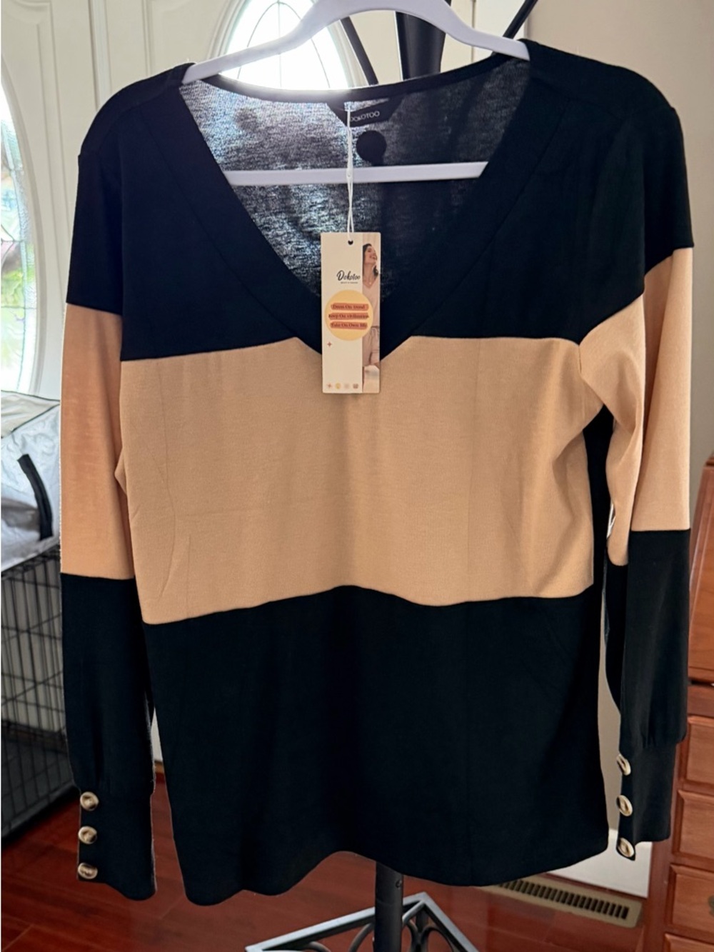 Colorblock V-Neck Long Sleeve Top in Black and Beige
